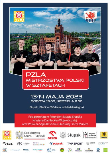 Plakat mistrzostw Polski. Zawodnicy z pałeczkami na tle słupskiego raatusza